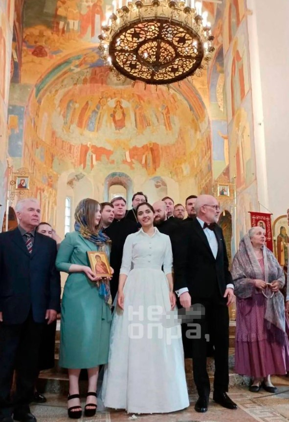 СМИ показали фотографии тайной свадьбы Александра Гордона и 20-летней студентки - 2x2.su картинка 2