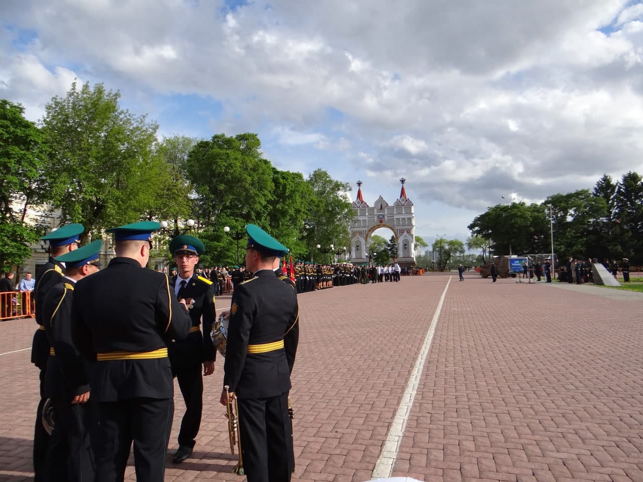 Благовещенск празднует День пограничника: лучшие фото - 2x2.su картинка 2