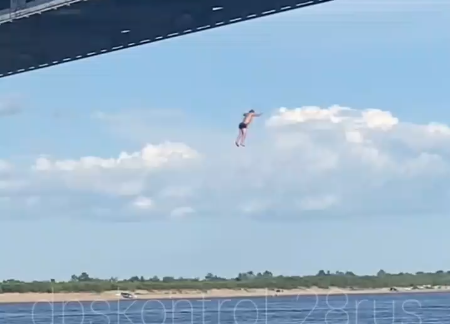 фото прыгнувшего с моста мужчины