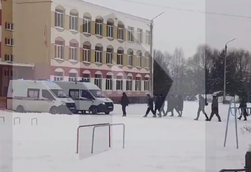 По факту стрельбы в школе Брянска, в которой погибли 2 человека, возбудили уголовное дело - 2x2.su