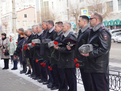 Имя трагически погибшего сотрудника ДПС в Архаринском районе высекли на мемориале в Благовещенске