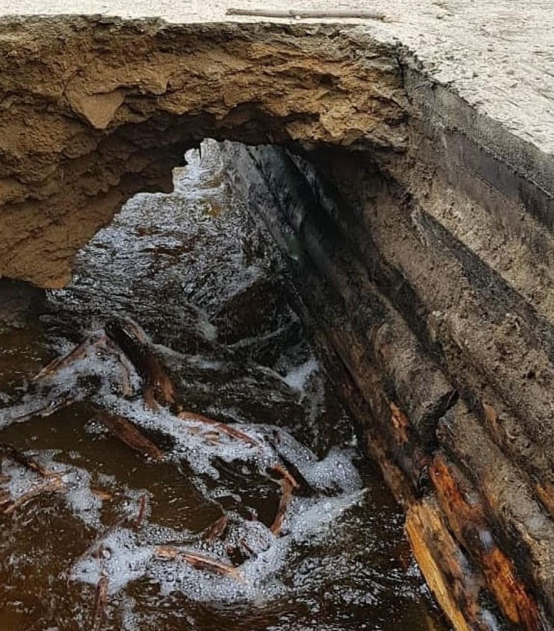 В Зейском районе водителям приходится проезжать по размытому мосту - 2x2.su картинка 3