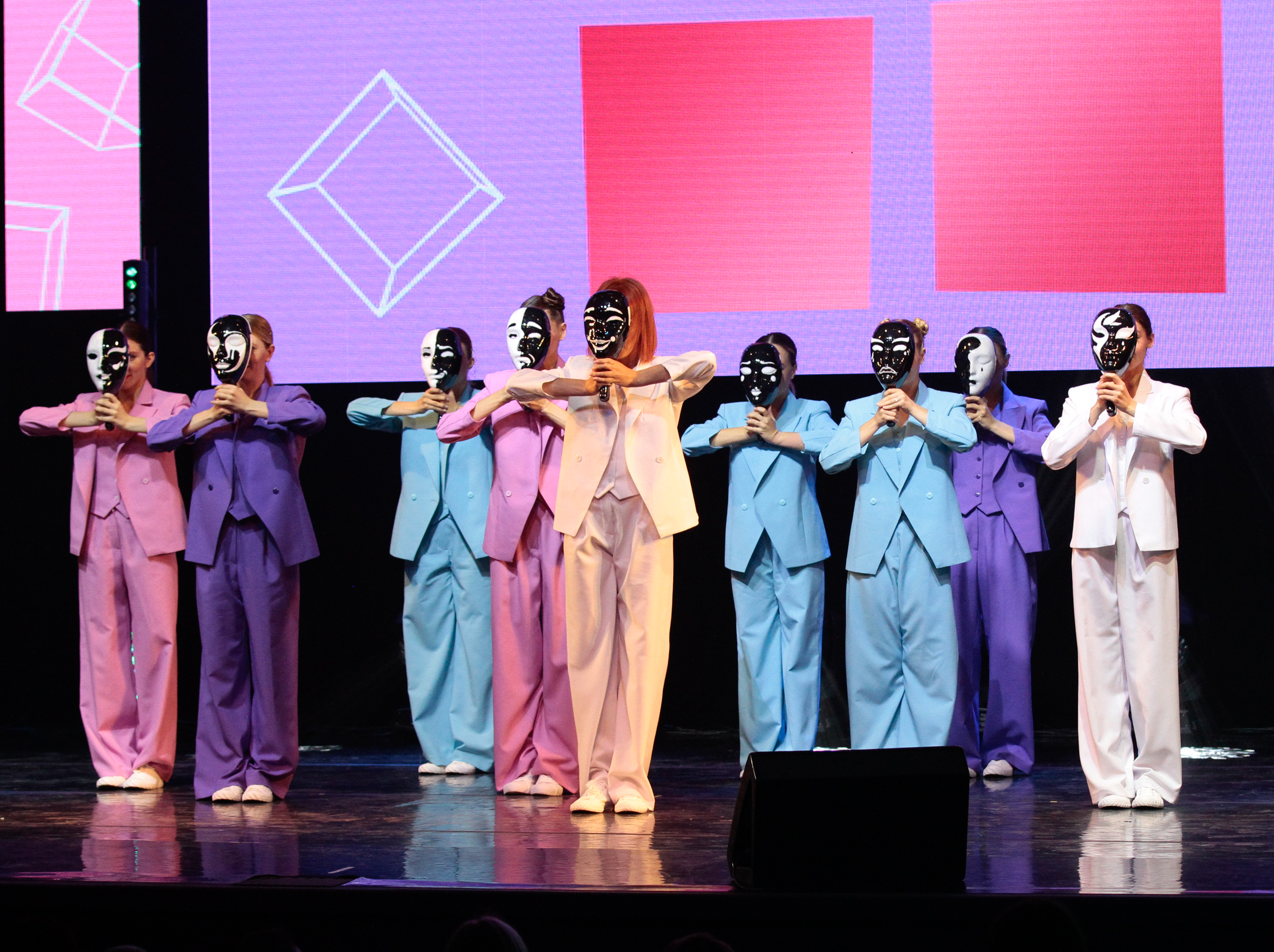 В Благовещенске торжественно открыли фестиваль кино и театра «Амурская осень» - 2x2.su картинка 5