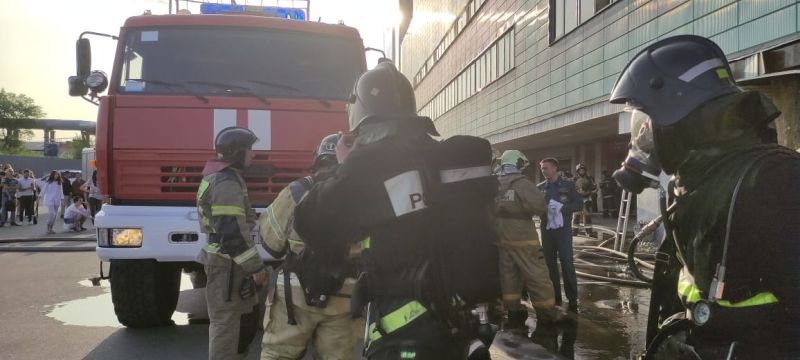 Возгорание в гостинице в ТРЦ «Острова» приехали тушить 41 человек - 2x2.su