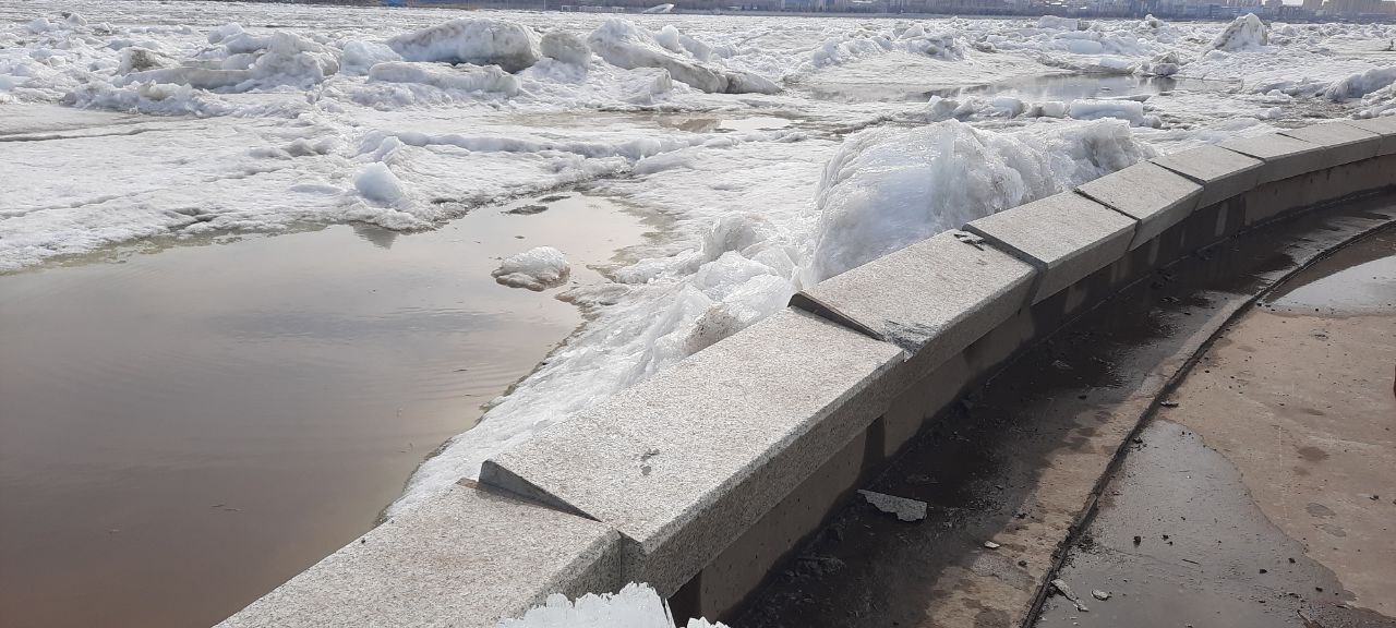 «Даже гранит поддаётся»: мэр Благовещенска прокомментировал ледоход на Амуре