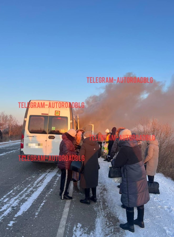 В Приамурье на трассе загорелся рейсовый автобус с пассажирами внутри - 2x2.su картинка 3