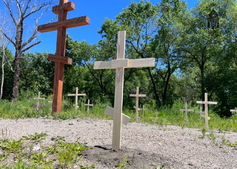 Неизвестные вандалы осквернили могилы на старинном кладбище Благовещенска