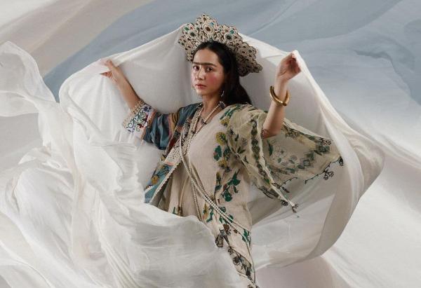 Кто такая Манижа и почему ей мешают поехать на Евровидение от России  - 2x2.su