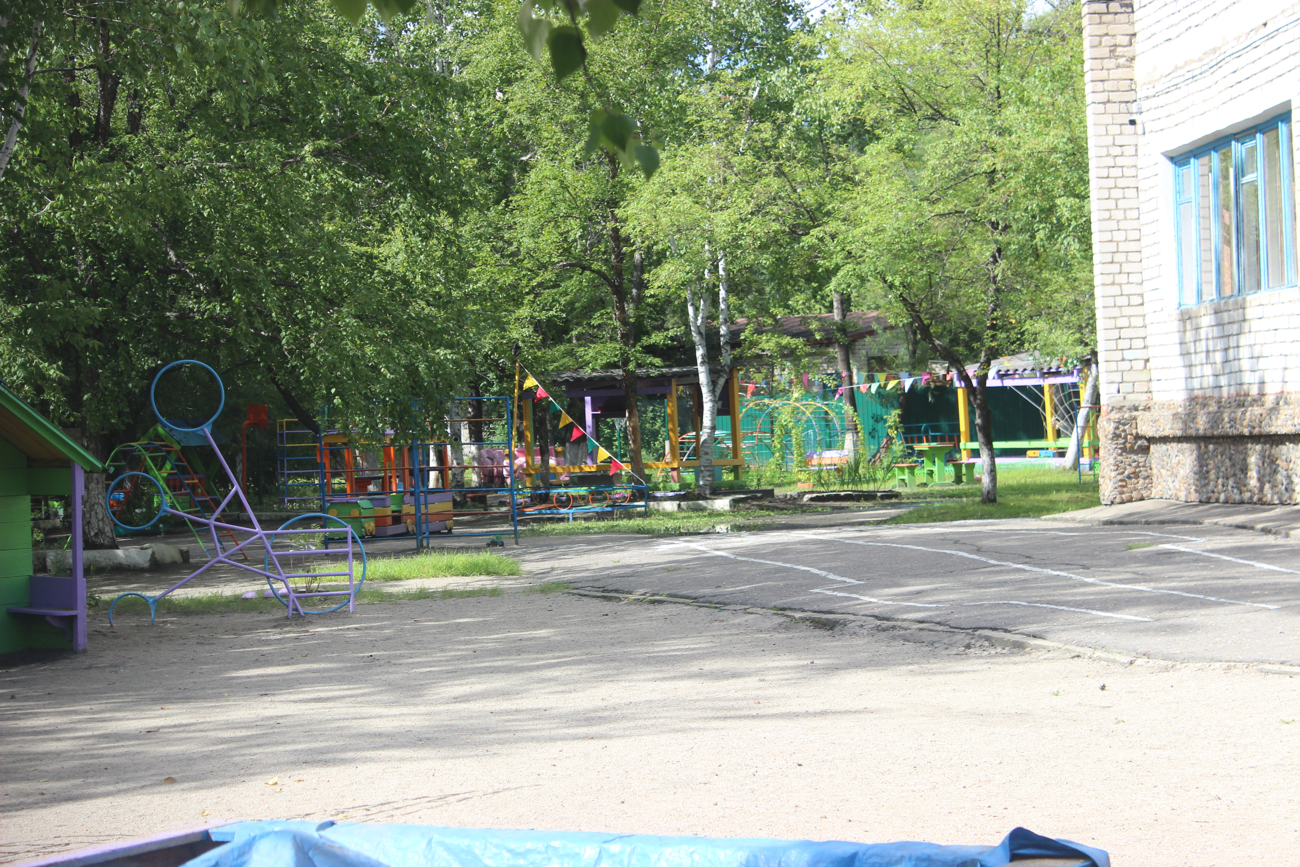 «Дети коленки разбивают»: благовещенцы недовольны состоянием детского сада  - 2x2.su картинка 2