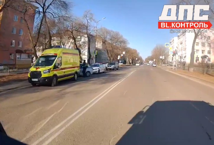 В центре Благовещенска автомобилист сбил женщину-пешехода - 2x2.su