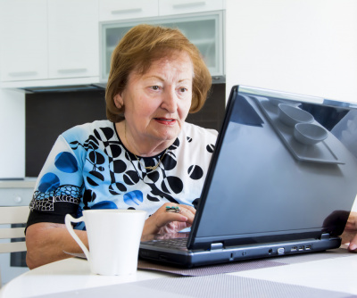 Три сотни амурских пенсионеров прошли курсы компьютерной грамотности - 2x2.su