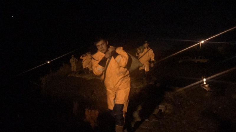 В Белогорске на реке Томи прорвало насыпь: люди отказываются от эвакуации - 2x2.su картинка 7