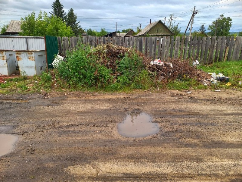 «Дышать нечем!»: в Шимановске пожаловались на некачественный вывоз мусора - 2x2.su картинка 3