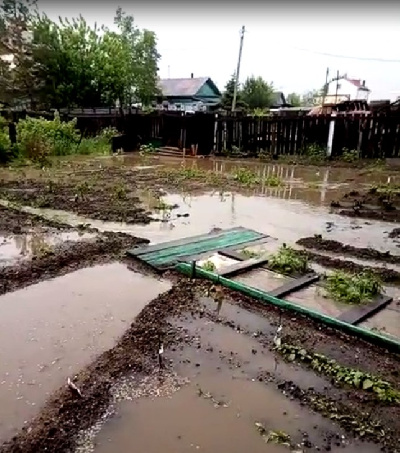 Дом в Благовещенске топит вода из канализации - 2x2.su