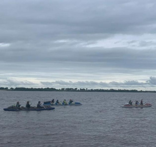 В Приамурье во время сплава на лодке пропал мужчина с детьми: туристов нашли - 2x2.su