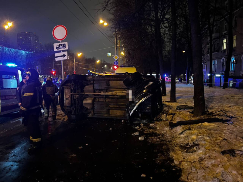 В Москве завели уголовное дело после смертельной аварии, в которой автоледи сбила мать с двумя детьми 