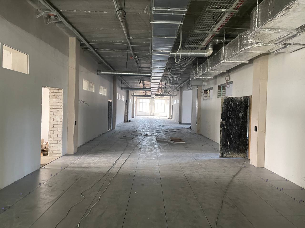 В рамках национального проекта «Образование» самая большая школа в Приамурье готова на 60% - 2x2.su картинка 2