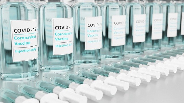 В Кремле опровергли информацию о штрафах за отказ от вакцинации от COVID-19 - 2x2.su