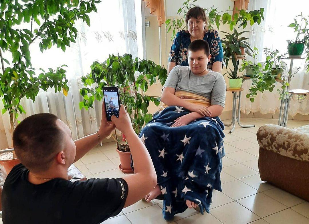 «Эмоции переполняют»: Стёпа из Новобурейского смог пересесть в инвалидную коляску