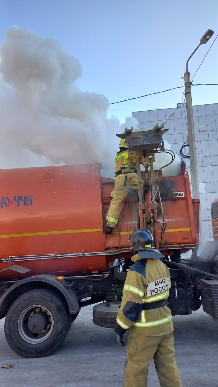 В Благовещенске жильцы частных домов устроили пожар за торговым центром - 2x2.su картинка 4