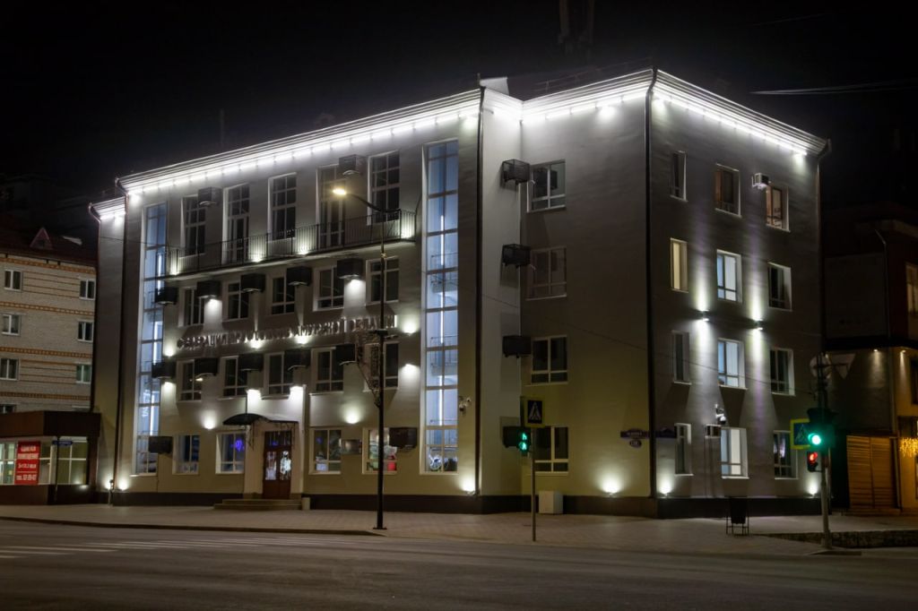 В Благовещенске установили подсветку на историческом здании на улице Ленина - 2x2.su картинка 3