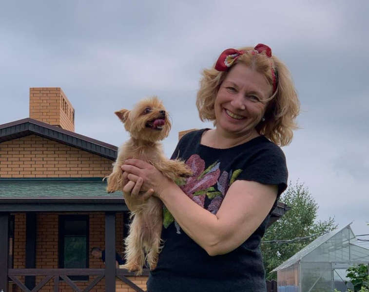 Благовещенка создает из шерсти космические шарфы и шапки для фей - 2x2.su