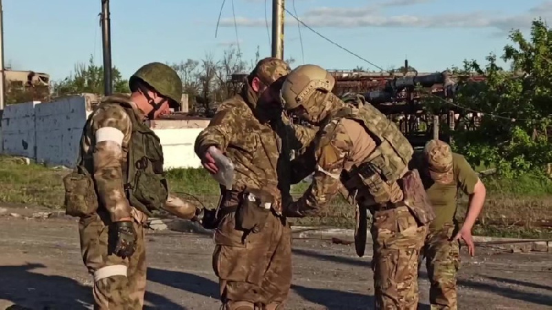 На «Азовстали» в Мариуполе нашли «заблудившихся» военных, разрушенный комбинат решили снести - 2x2.su