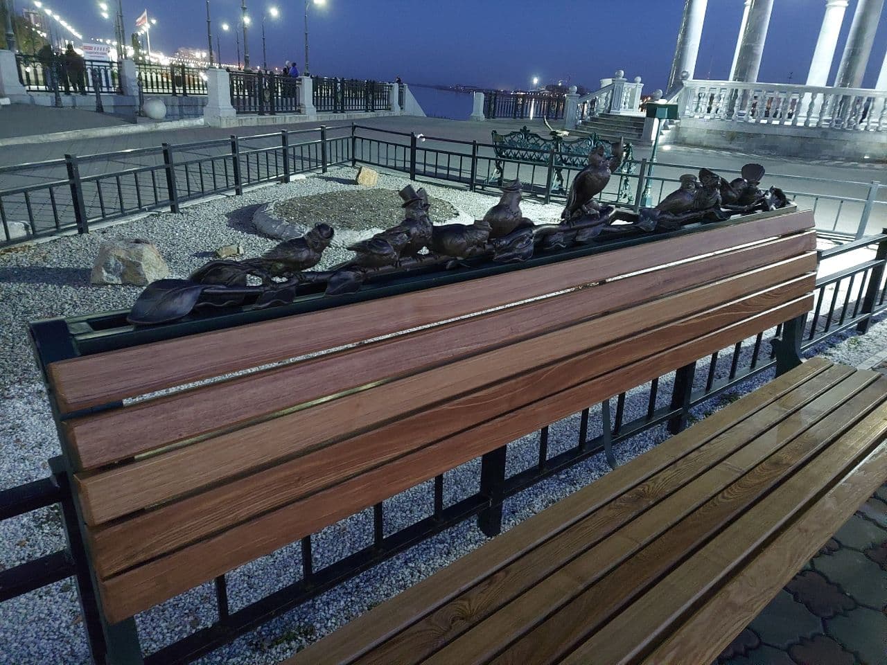 На набережной Благовещенска появилась скамейка в память о Николае Неведомском - 2x2.su картинка 2