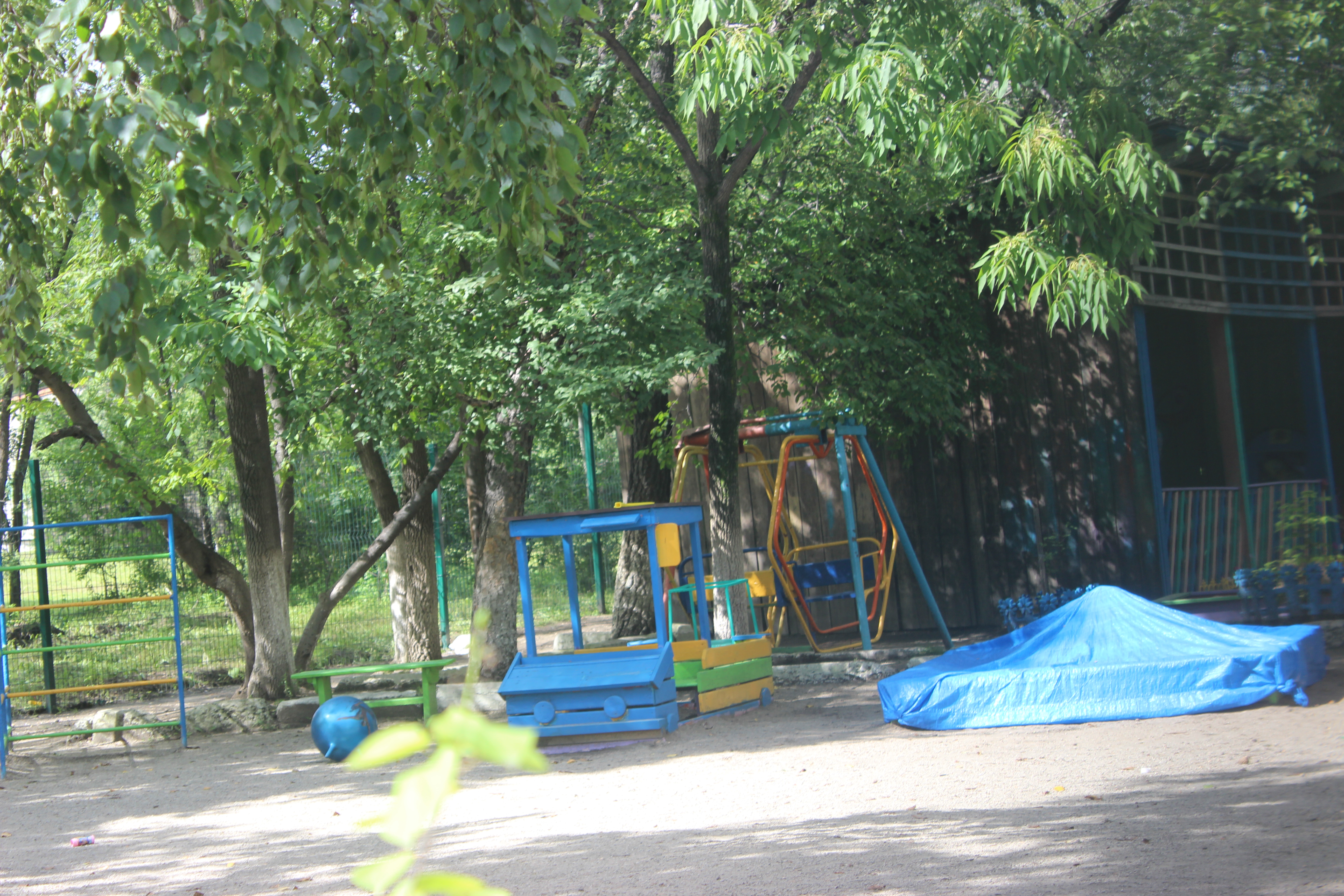 «Дети коленки разбивают»: благовещенцы недовольны состоянием детского сада  - 2x2.su картинка 3