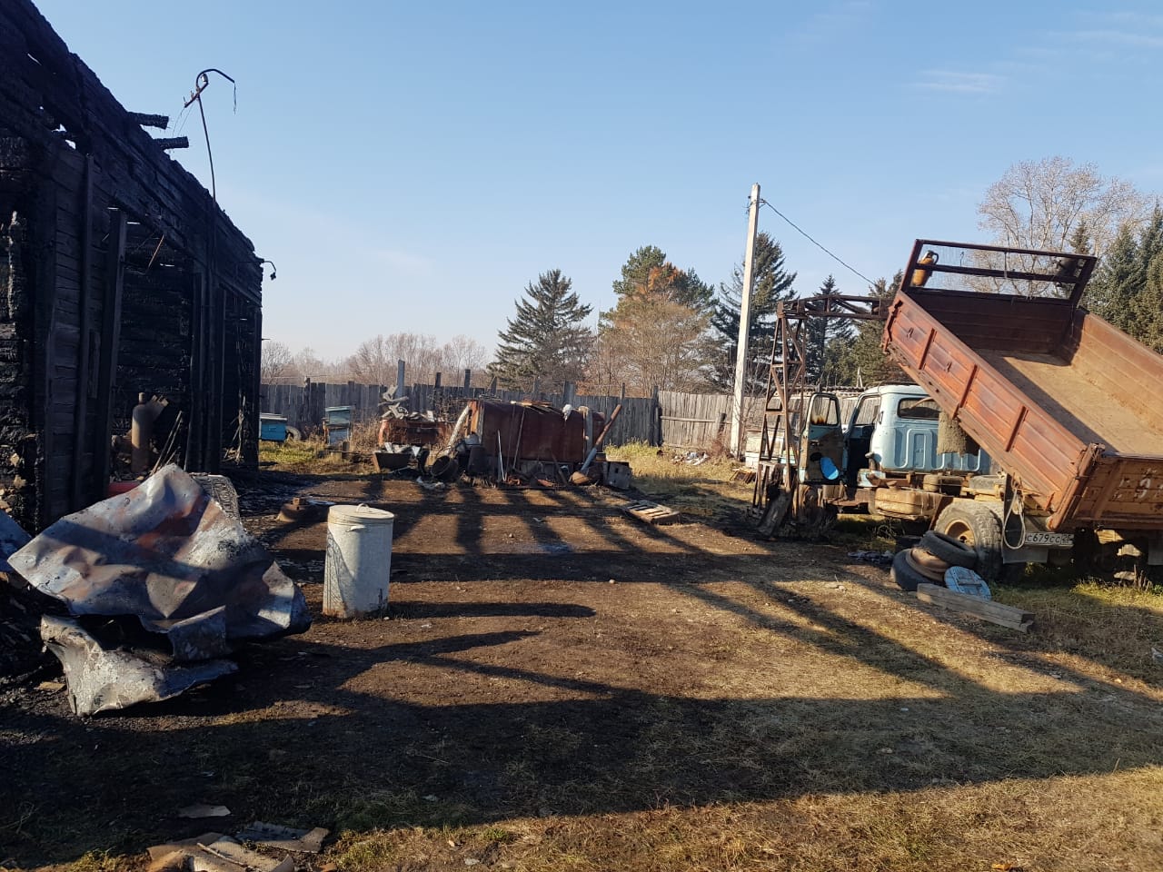 Амурские пожарные спасли от огня сельхозтехнику и пчелиные ульи - 2x2.su картинка 4