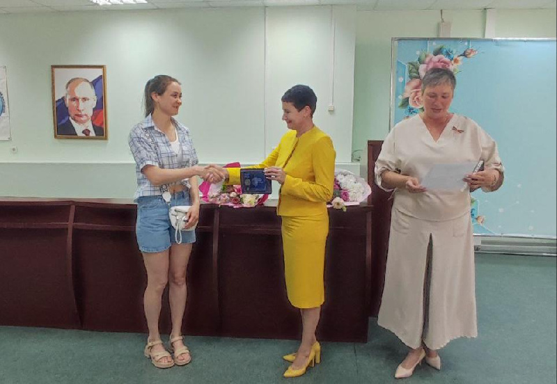 Медика из Амурской области наградили за работу в зоне СВО на Украине