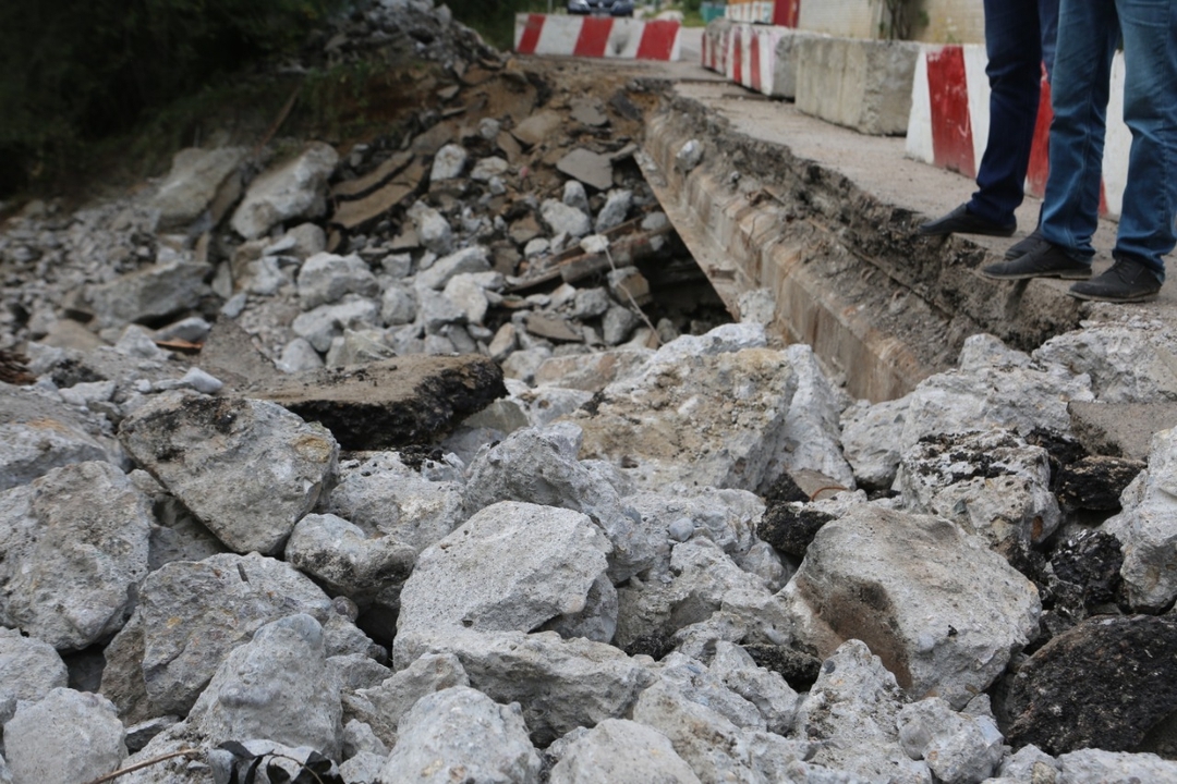 В Верхнеблаговещенском на время ремонта моста сделали объездную дорогу - 2x2.su картинка 3