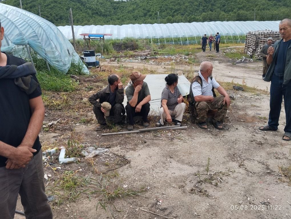 В Новопетровке проверили мигрантов, которые работают на полях - 2x2.su картинка 2