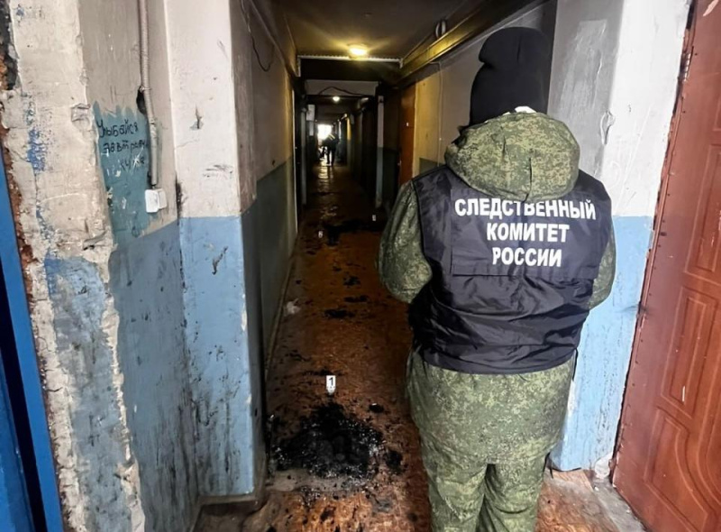 16-летний подросток на Сахалине заживо сжёг бездомного в подъезде общежития - 2x2.su