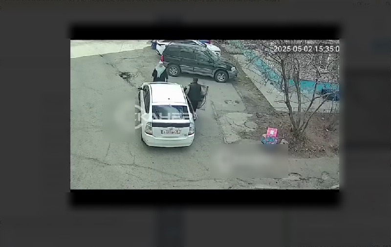 «Места детям в салоне не хватило»: благовещенца оштрафовали за выгрузку отходов на тротуаре - 2x2.su