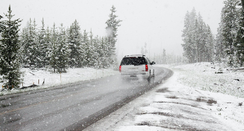 Из-за снегопада и гололёда в Амурской области затруднено движения на трассах, появляются пробки - 2x2.su