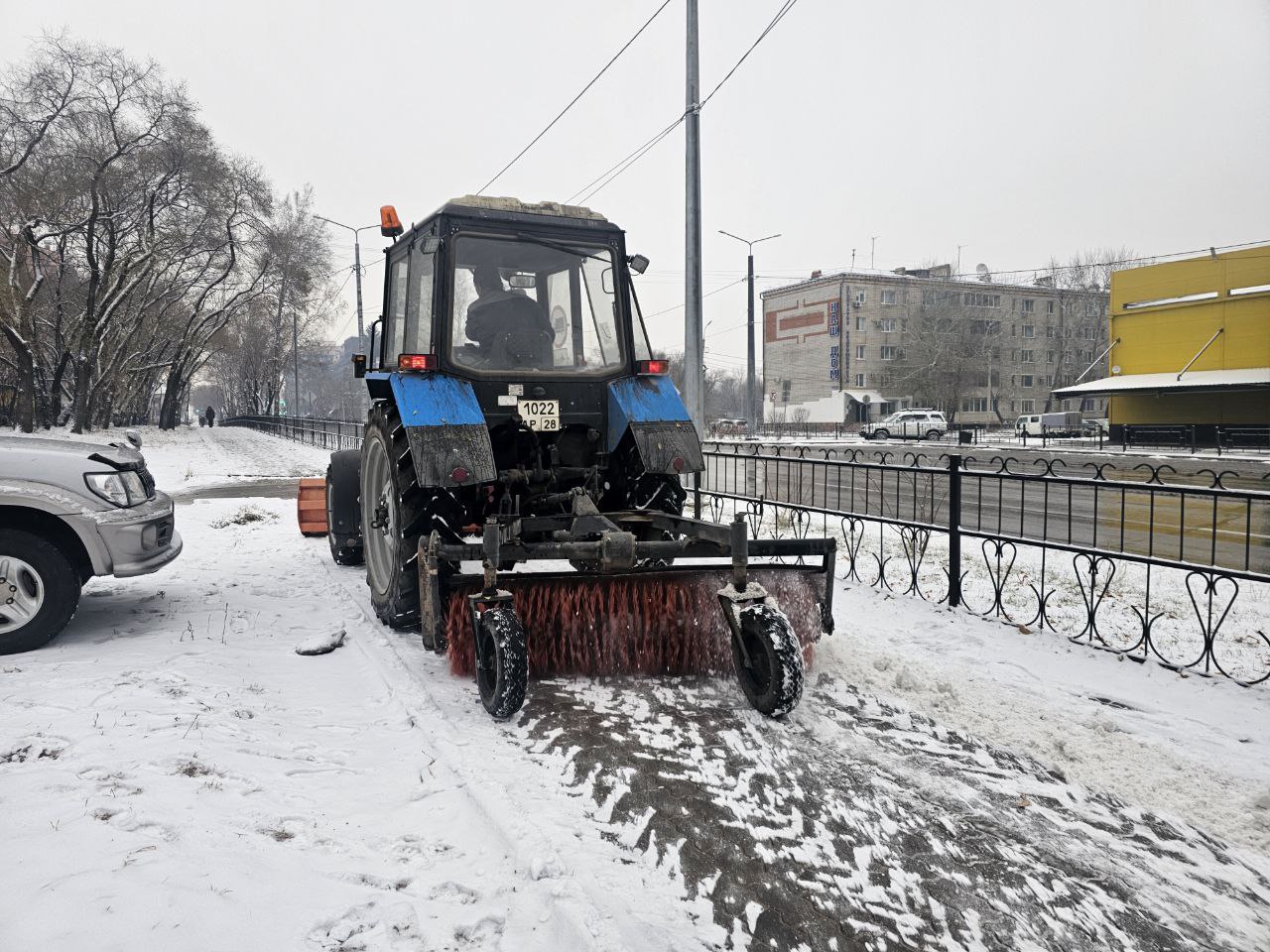 «А вот и зима»: первый снег выпал сразу в нескольких амурских городах - 2x2.su картинка 2