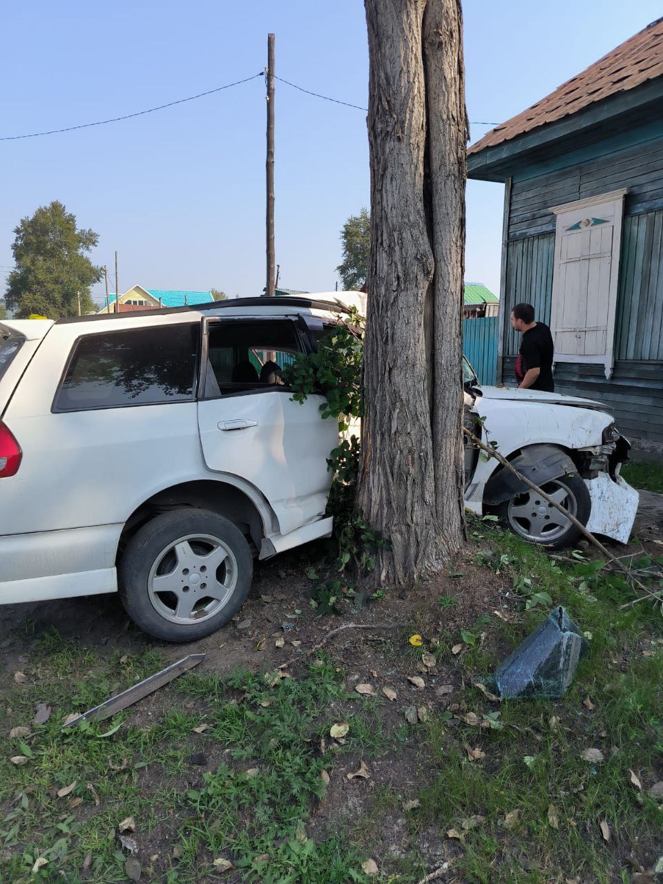 В Зее женщина-водитель получила травмы, врезавшись в дерево - 2x2.su картинка 2