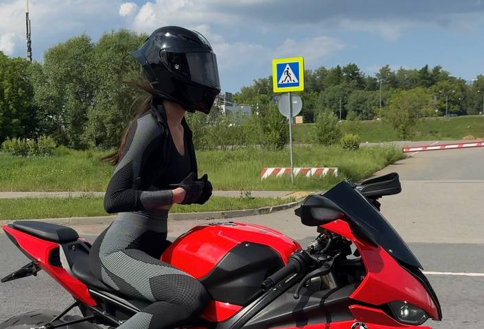 Российский блогер МотоТаня разбилась во время поездки на мотоцикле в Турции