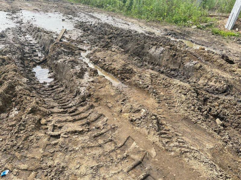 «Скорая отказывается подъезжать»: жители Чигирей жалуются на отсутствие проезда к своим домам  - 2x2.su