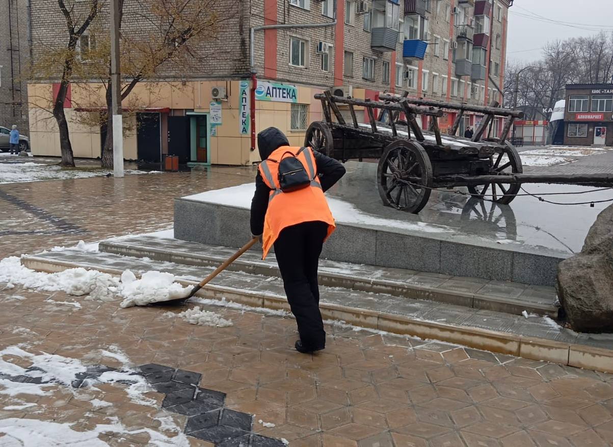 «А вот и зима»: первый снег выпал сразу в нескольких амурских городах - 2x2.su картинка 5