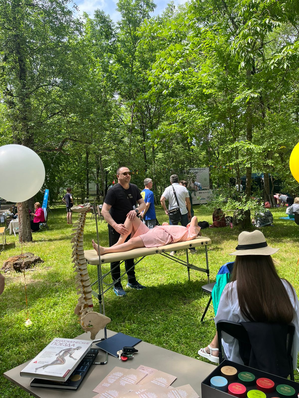Прочувствуй Индию: жители Благовещенска посетили бесплатный фестиваль йоги - 2x2.su картинка 5