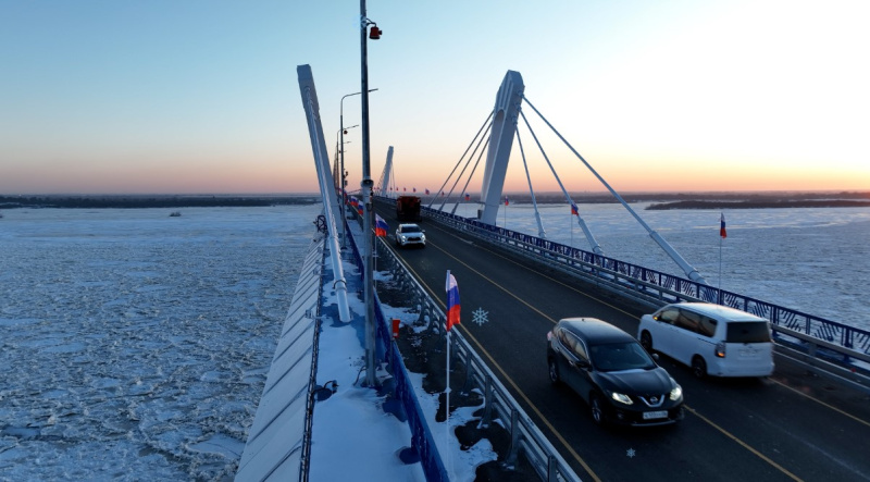 «Ничего сложного»: водители Благовещенска поделились мнением о новом мосте через Зею - 2x2.su