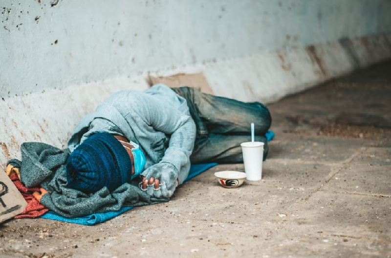 Накормят и оденут: как в Приамурье помогают бездомным - 2x2.su