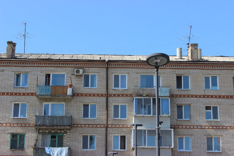 В Приамурье первые в этом году девять детей-сирот получили квартиры по договору спецнайма - 2x2.su