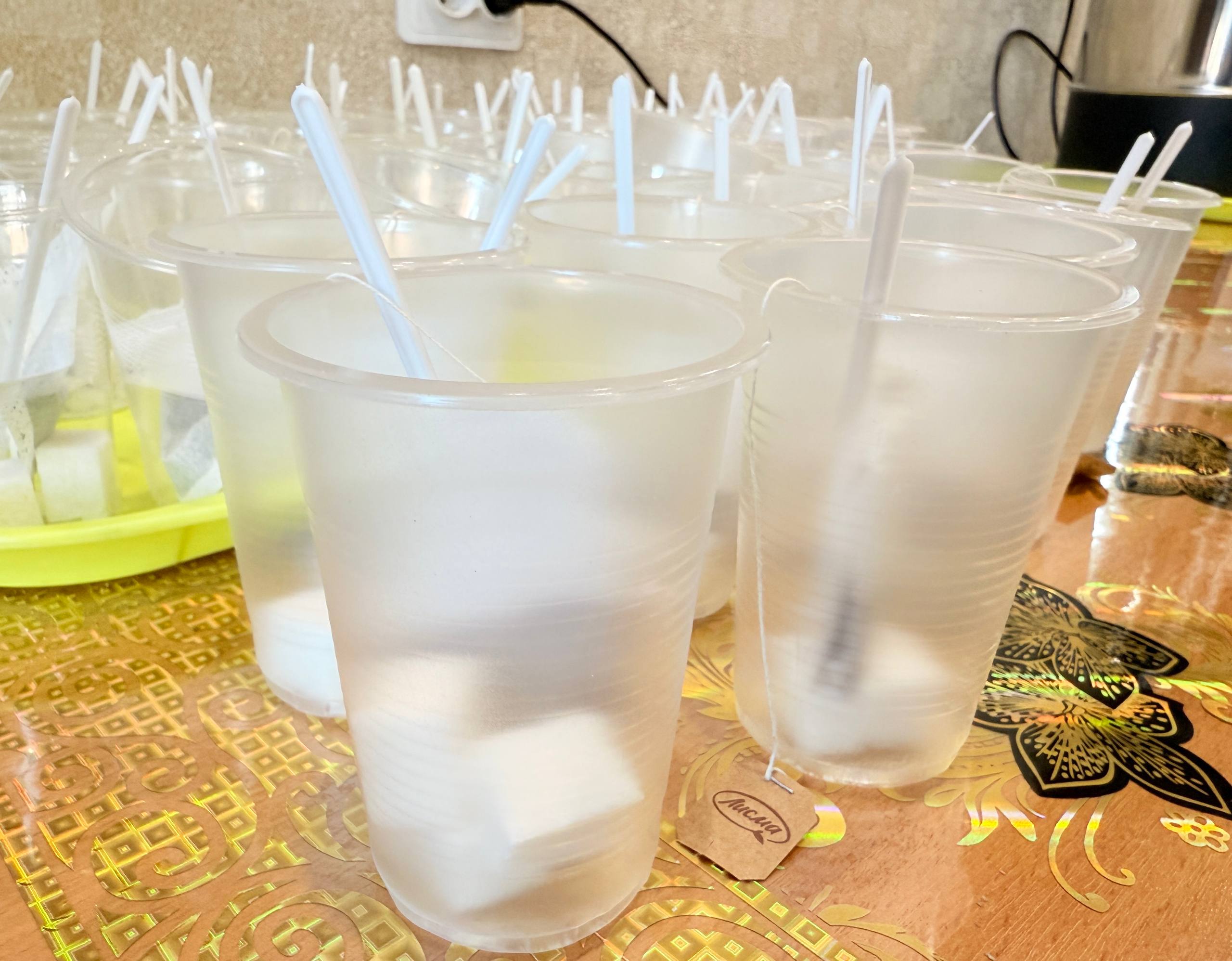 В Белогорске гостей новогоднего городка угощают в пункте обогрева бесплатным чаем - 2x2.su картинка 7