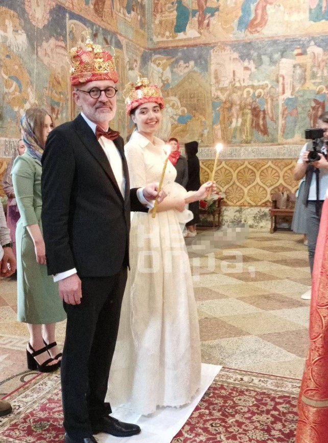 СМИ показали фотографии тайной свадьбы Александра Гордона и 20-летней студентки - 2x2.su картинка 4