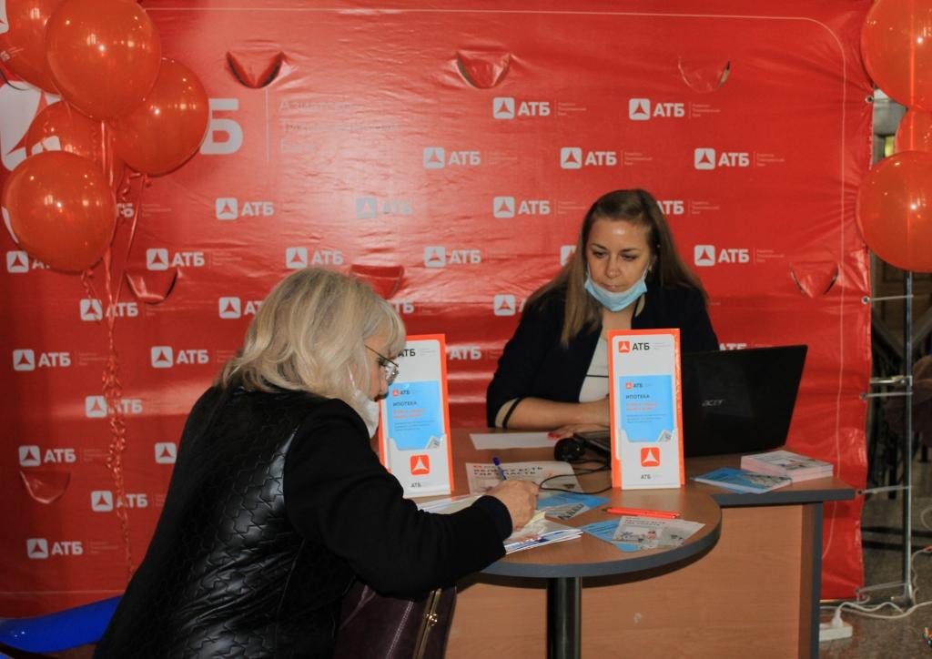 «Ярмарка жилья» в Благовещенске: без консультации экспертов и подарков никто не ушёл! - 2x2.su картинка 10