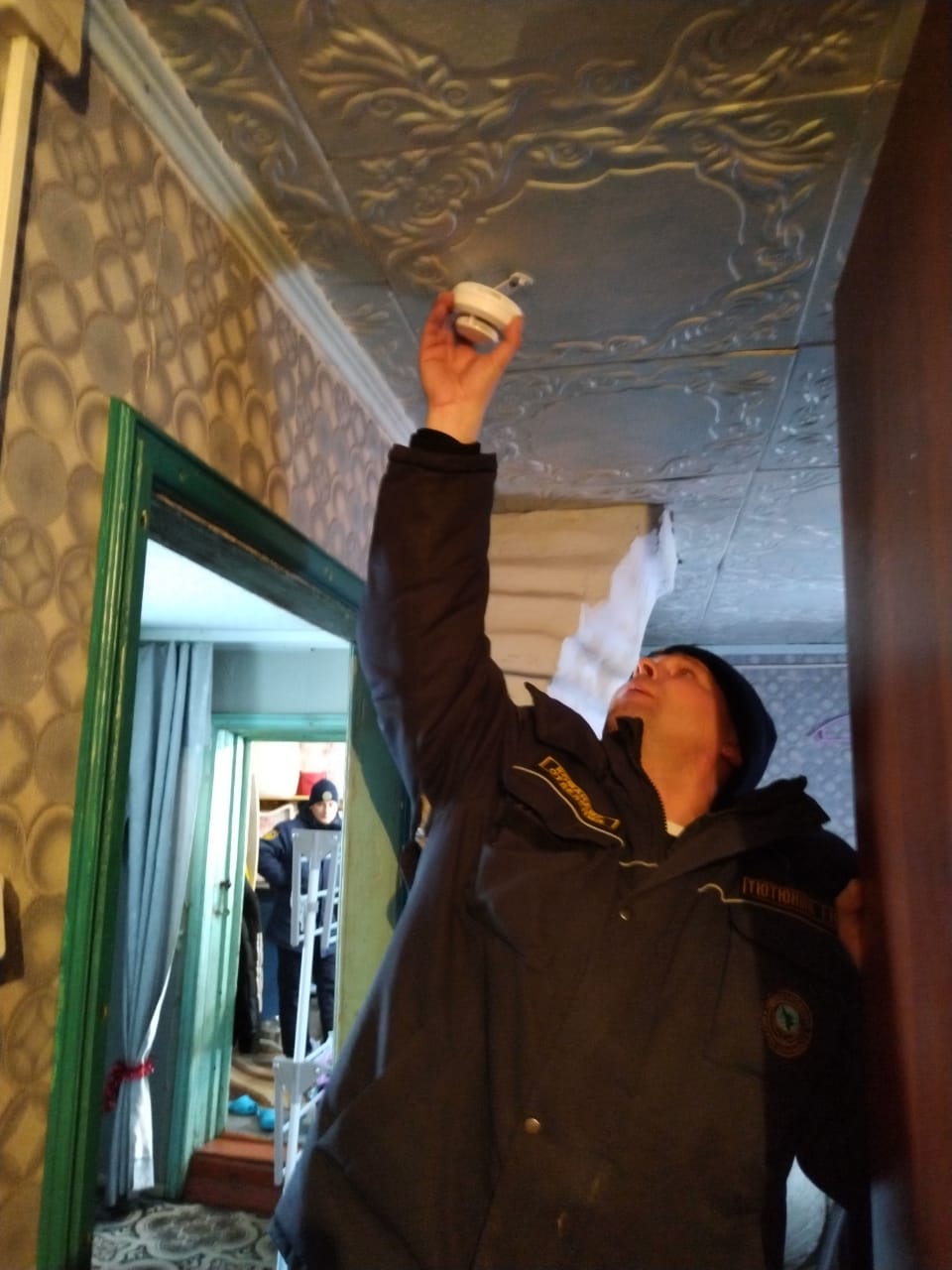 В домах амурчан бесплатно установили около 3000 пожарных извещателей - 2x2.su картинка 4