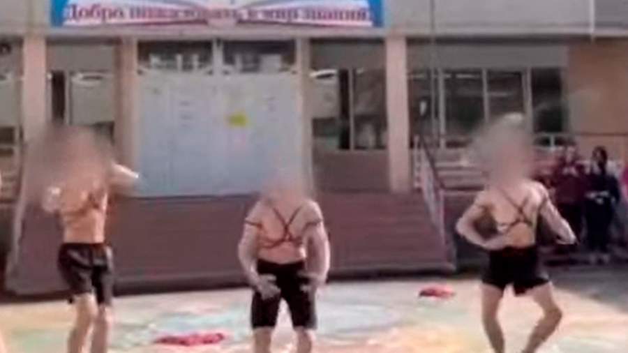 Свердловский губернатор заявил, что не допустит наказания директора лицея за «ЛГБТ*-танец» учеников, в Сети требуют уволить педагога